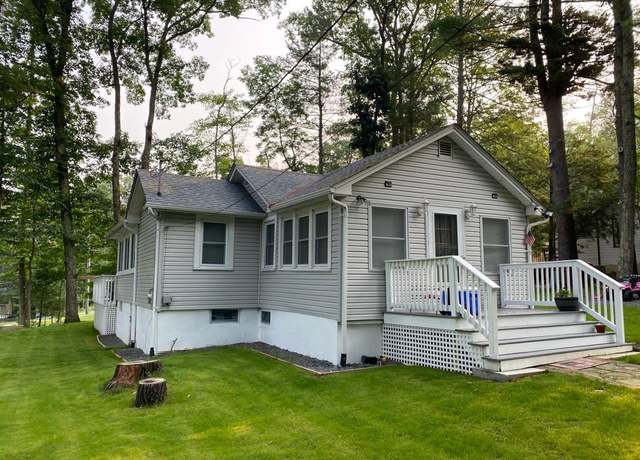 Property at 36 Poplar Trl, Wurtsboro, NY 12790, 2 beds, 1 bath