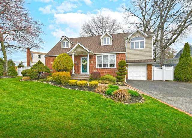 Property at 58 Croydon Dr, Bellmore, NY 11710, 3 beds, 2.5 baths