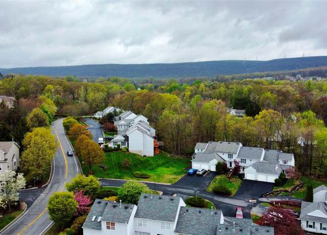 Property at 5 Fox Meadow Dr, Woodbury, NY 10930, 3 beds, 3.5 baths