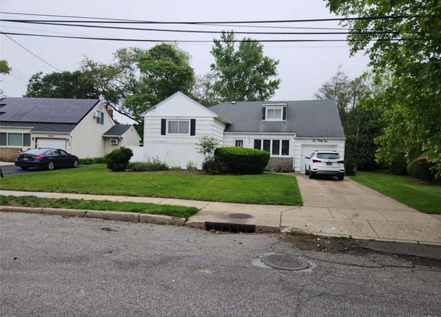 Property at 1055 Melissa Ln, North Bellmore, NY 11710, 4 beds, 2 baths