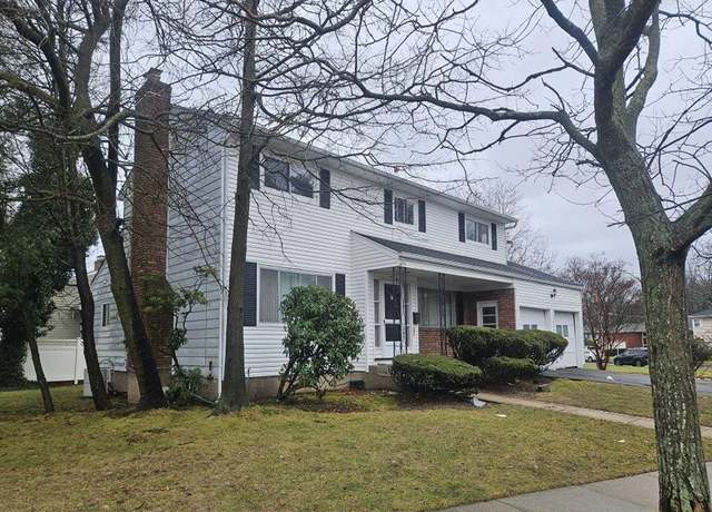 Property at 25 Willowbrook Ln, Freeport, NY 11520, 4 beds, 2.5 baths