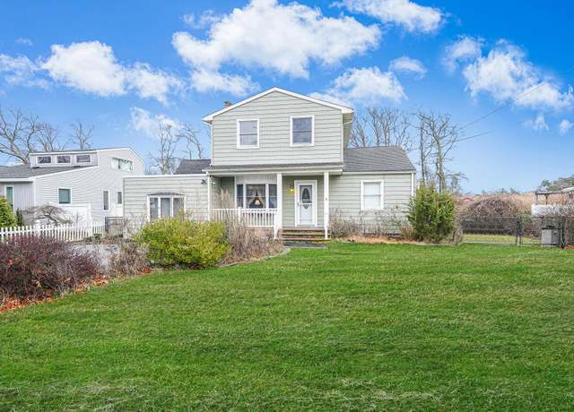 Property at 225 Lyman Rd, East Patchogue, NY 11772, 4 beds, 2 baths