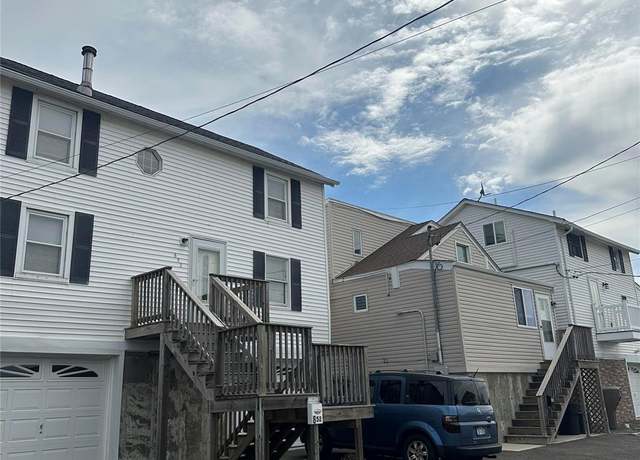 Property at 864 S Walnut St, Lindenhurst, NY 11757, 7 beds, 3 baths