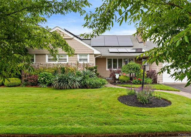 Property at 10 Cail Dr, East Rockaway, NY 11518, 6 beds, 3 baths