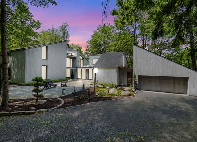 Property at 21 Lincoln Ter #19, Middletown, NY 10940, 4 beds, 3 baths