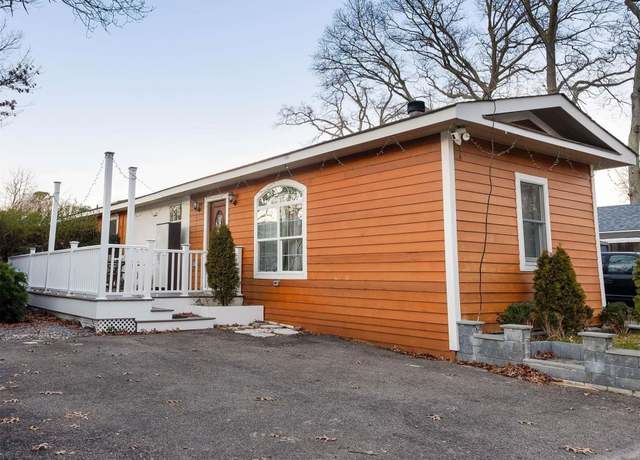 Property at 32 Bluebird Pl, Riverhead, NY 11901, 3 beds, 2 baths