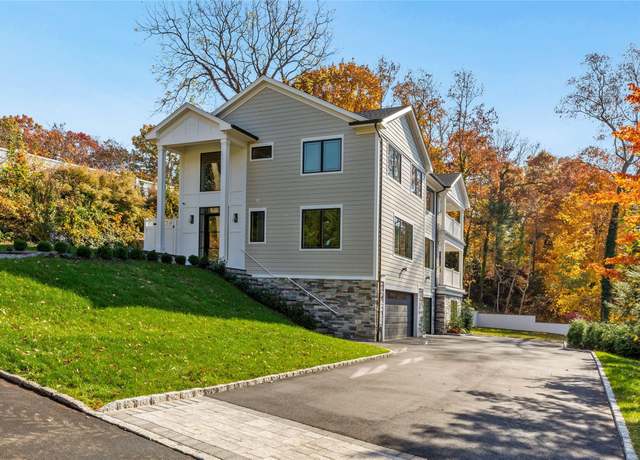 Property at 2 Arthur Pl, Woodbury, NY 11797, 4 beds, 3.5 baths