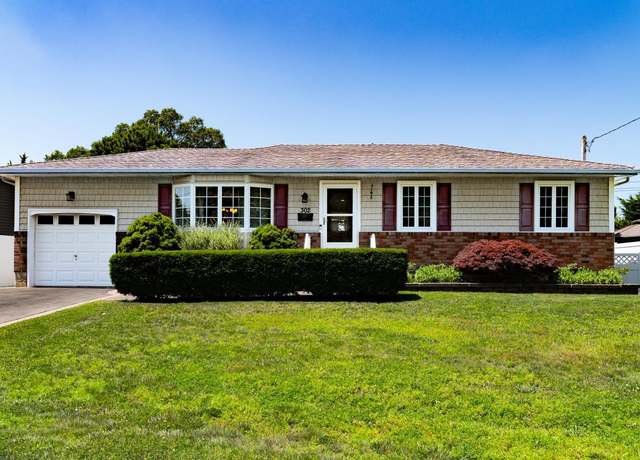 Property at 302 Carlls Path, Deer Park, NY 11729, 3 beds, 1 bath