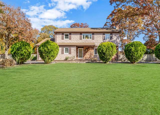Property at 299 Marlin St, Dix Hills, NY 11746, 4 beds, 2.5 baths