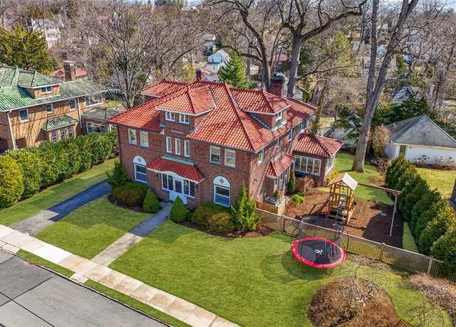 Property at 40 Benedict Pl, Pelham, NY 10803, 6 beds, 3.5 baths