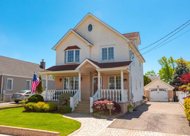Property at 41 Winnie Ct, Westbury, NY 11590, 3 beds, 2.5 baths