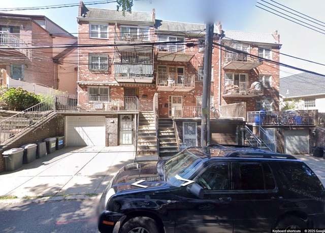 Property at 85-10 165 St, Jamaica, NY 11432, 8 beds, 5 baths