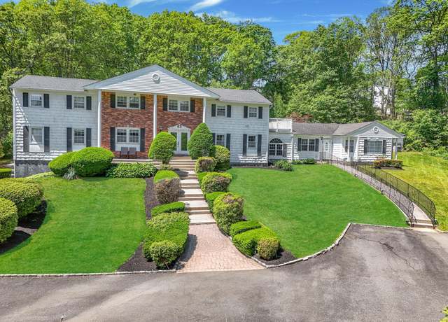 Property at 11 Country Squire Ct, Dix Hills, NY 11746, 7 beds, 4.5 baths