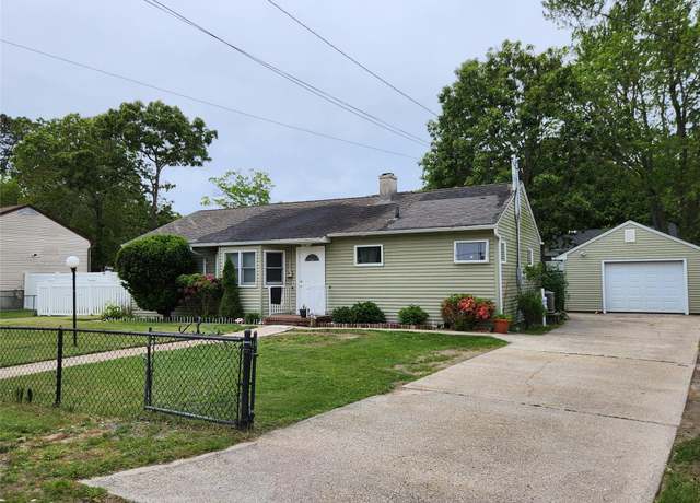 Property at 163 Sylvan Ave, Riverhead, NY 11901, 3 beds, 1 bath
