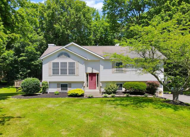 Property at 5 Thompson Ct, Campbell Hall, NY 10916, 4 beds, 2.5 baths