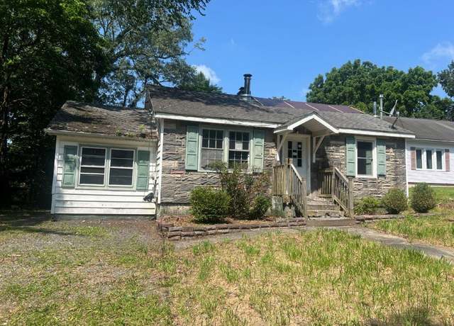 Property at 115 Chestnut Ave, New Windsor, NY 12553, 2 beds, 1 bath