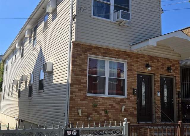 Property at 746 E 224th St, Bronx, NY 10466, 7 beds, 5 baths
