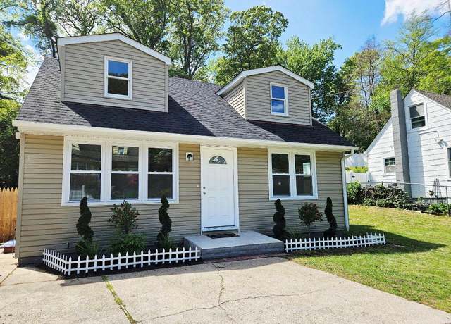 Property at 181 Vernon Valley Rd, East Northport, NY 11731, 3 beds, 2 baths