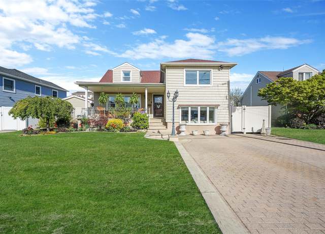 Property at 86 Jefferson Ave, Island Park, NY 11558, 3 beds, 2 baths