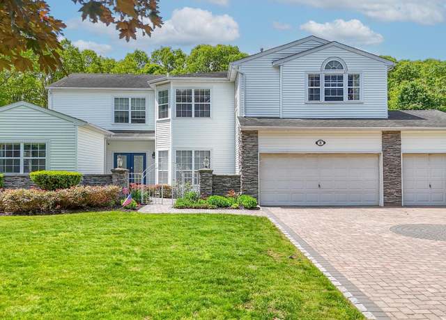 Property at 8 Wisteria Ln, Lake Grove, NY 11755, 5 beds, 4 baths