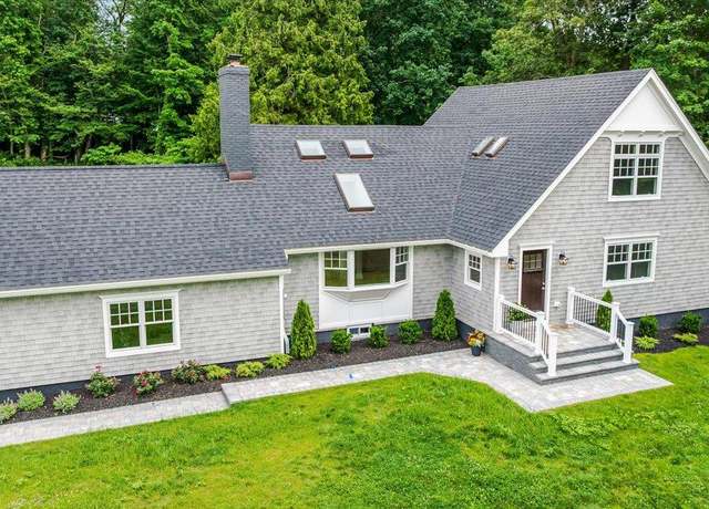 Property at 2 Brookhill Ln, Huntington, NY 11743, 4 beds, 3 baths
