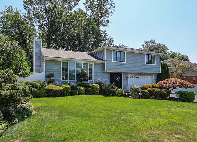 Property at 64 Hamilton Dr, Roslyn, NY 11576, 4 beds, 3 baths