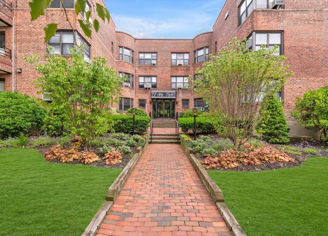 Property at 58 Grace Ave Unit 3G, Great Neck, NY 11021, 1 bed, 1 bath