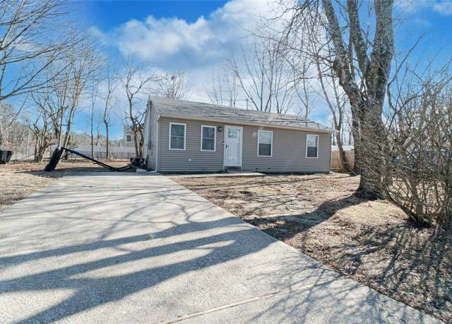 Property at 761 Provost Ave, Bellport, NY 11713, 3 beds, 1 bath