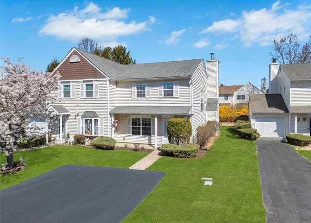 Property at 3 Peacock Path, Coram, NY 11727, 2 beds, 1.5 baths