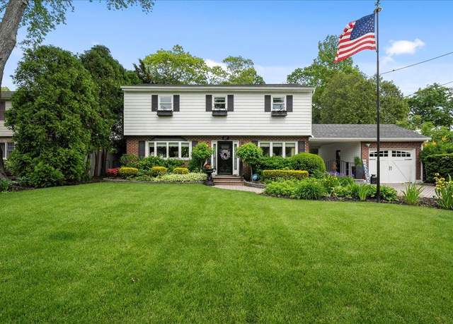 Property at 27 Bieselin Rd, Bellport Village, NY 11713, 2 beds, 1.5 baths