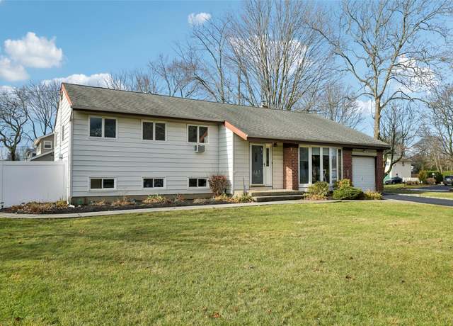 Property at 1 Manning Dr, East Northport, NY 11731, 3 beds, 1.5 baths