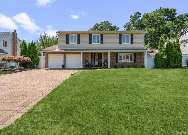 Property at 18 Lloyd Ln, Nesconset, NY 11767, 4 beds, 2.5 baths