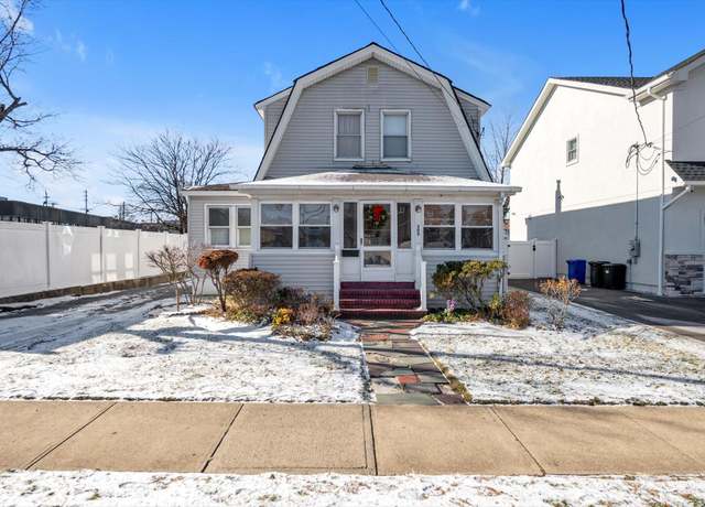 Property at 309 Franklin Ave, Hewlett, NY 11557, 3 beds, 2 baths