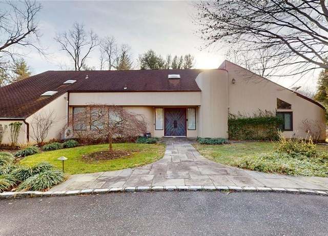 Property at 2 Summerwind Dr, Muttontown, NY 11545, 5 beds, 3.5 baths