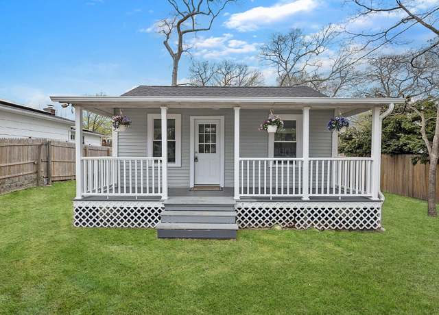 Property at 31 Ormond Ave, Selden, NY 11784, 2 beds, 1 bath