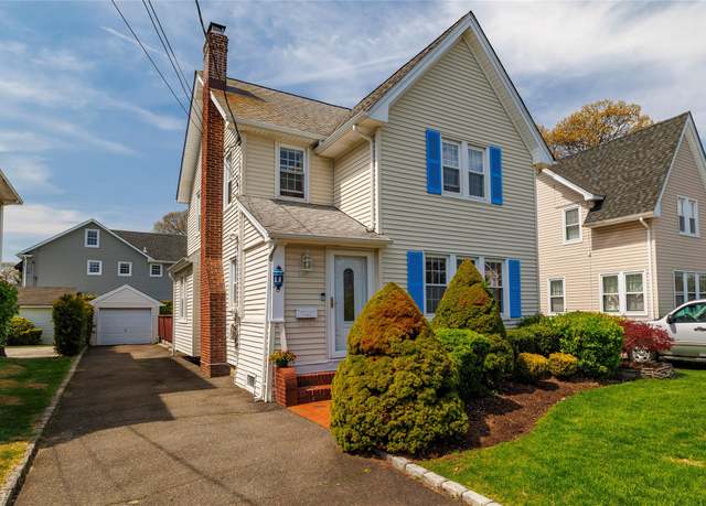 Property at 302 N Forest Ave, Rockville Centre, NY 11570, 3 beds, 2 baths