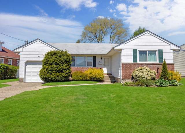 Property at 1 Magenta St, Hicksville, NY 11801, 3 beds, 1.5 baths