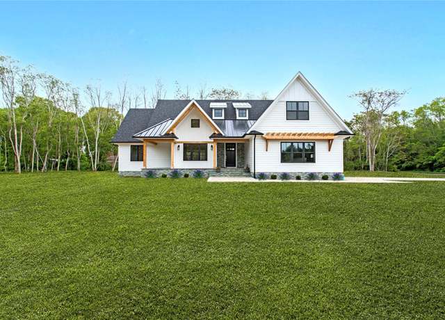 Property at 33 Lagoon Ct, Jamesport, NY 11901, 4 beds, 3.5 baths