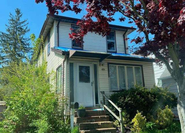 Property at 124 Raymond St, Rockville Centre, NY 11570, 3 beds, 1 bath