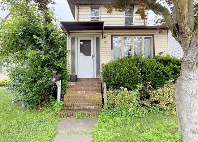 Property at 124 Raymond St, Rockville Centre, NY 11570, 3 beds, 1 bath