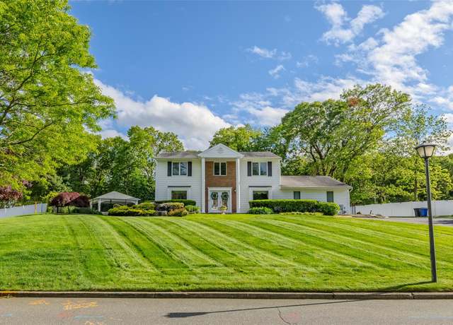 Property at 104 Majestic Dr, Dix Hills, NY 11746, 5 beds, 3 baths