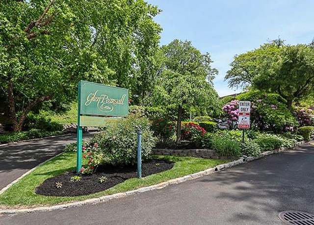 Property at 34 Pearsall Ave Unit 4K, Glen Cove, NY 11542, 2 beds, 2 baths