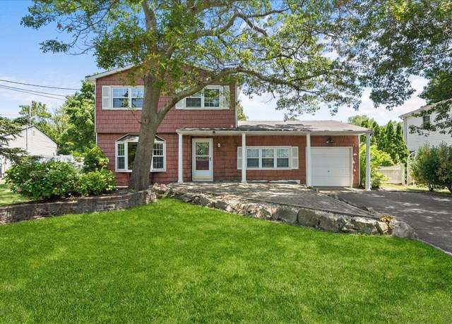 Property at 197 Maple St, Medford, NY 11763, 3 beds, 1.5 baths