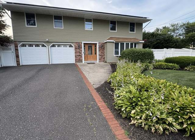 Property at 147 Wayne St, Hauppauge, NY 11788, 4 beds, 2.5 baths