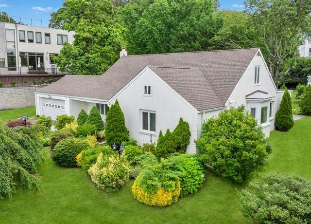 Property at 75 Greenleaf Hl, Great Neck, NY 11023, 5 beds, 3 baths