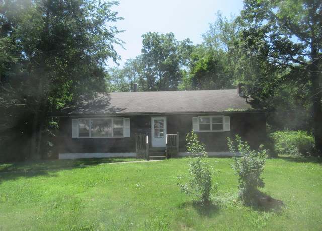 Property at 24 Edinburgh Rd, Middletown, NY 10941, 4 beds, 2 baths