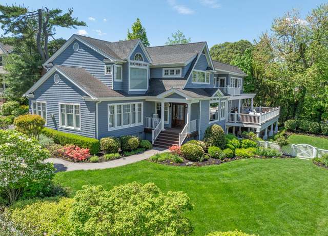 Property at 9 Beach Dr, Huntington Bay, NY 11743, 4 beds, 3 baths