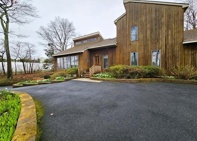 Property at 1572 Middle Rd, Calverton, NY 11933, 4 beds, 2.5 baths