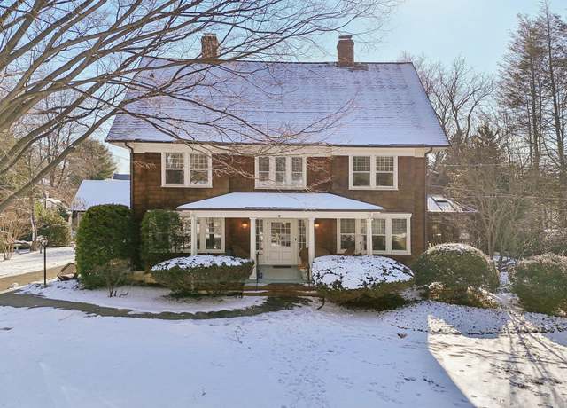 Property at 22 Fairview Ave, East Williston, NY 11596, 4 beds, 2.5 baths