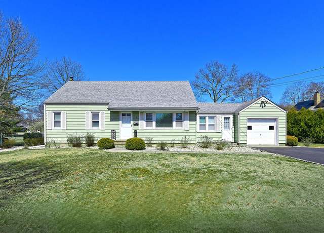 Property at 9 Fern Pl, Greenlawn, NY 11740, 2 beds, 1 bath